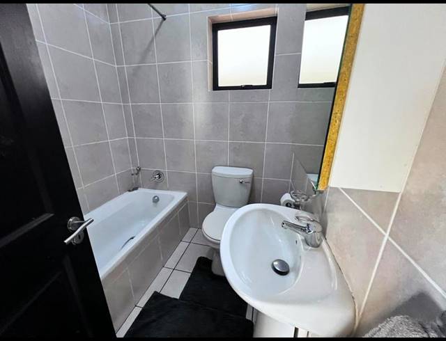 3 BEDROOM APARTMENT FOR SALE IN UVONGO BEACH